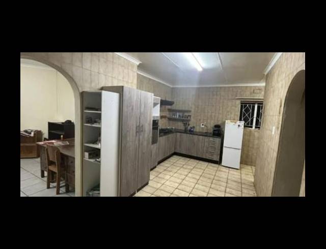 3 BEDROOM TOWNHOUSE FOR SALE IN BIRCHLEIGH